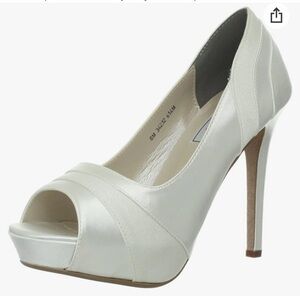 Emmy White Touch Ups by Benjamin Walk 9.5 NWT